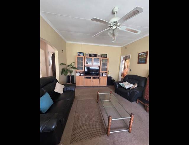 3 BEDROOM HOUSE FOR SALE IN ESTHER PARK